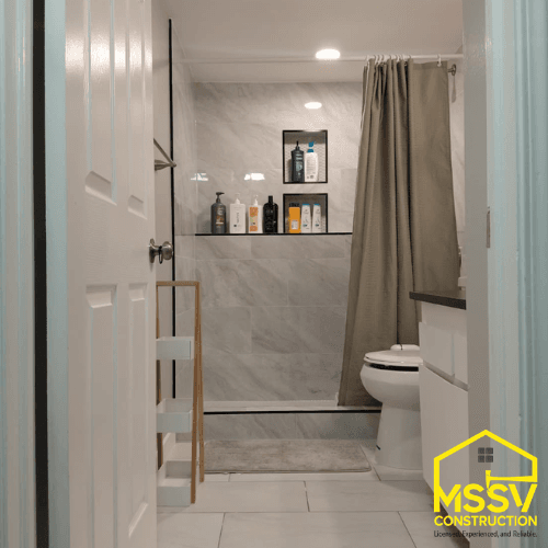 Remodeled bathroom with bathtub, shower curtain and modern finishes